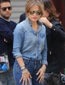 Jennifer-Lopez-Booty-in-Jeans-11