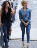 Jennifer-Lopez-Booty-in-Jeans-15
