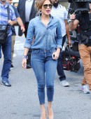 Jennifer-Lopez-Booty-in-Jeans-17