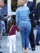 Jennifer-Lopez-Booty-in-Jeans-4