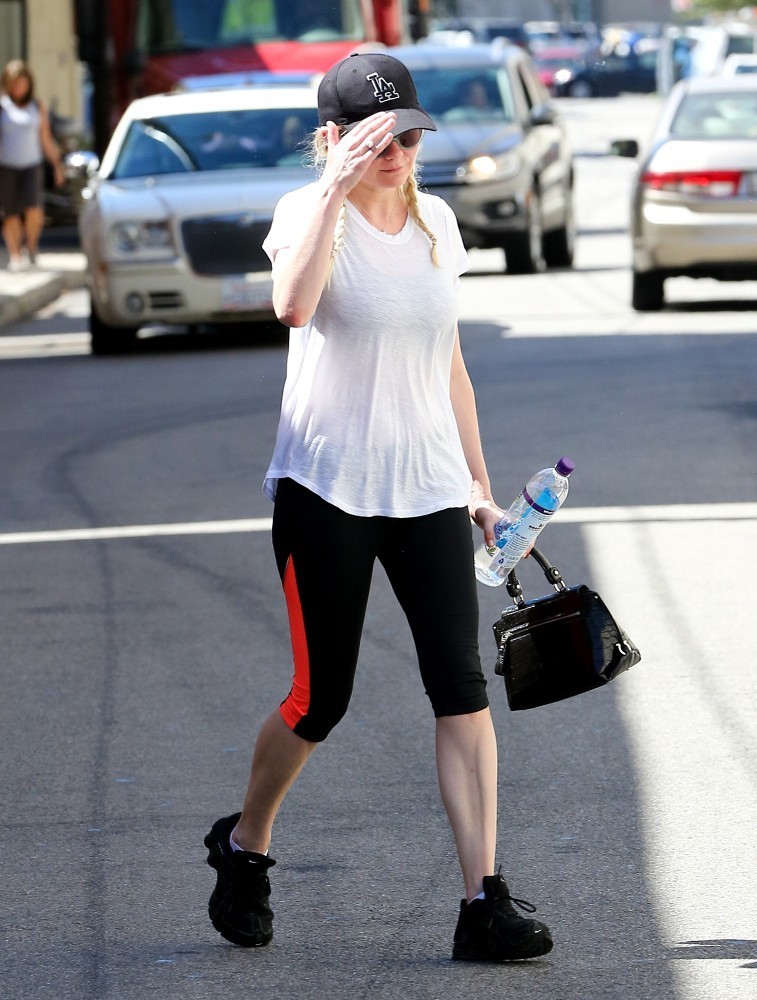Kirsten-Dunst-Booty-7