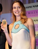 Leighton-Meester-Leggy-6