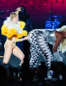 Miley-Cyrus-on-Bangerz-Tour-807