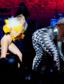 Miley-Cyrus-on-Bangerz-Tour-808