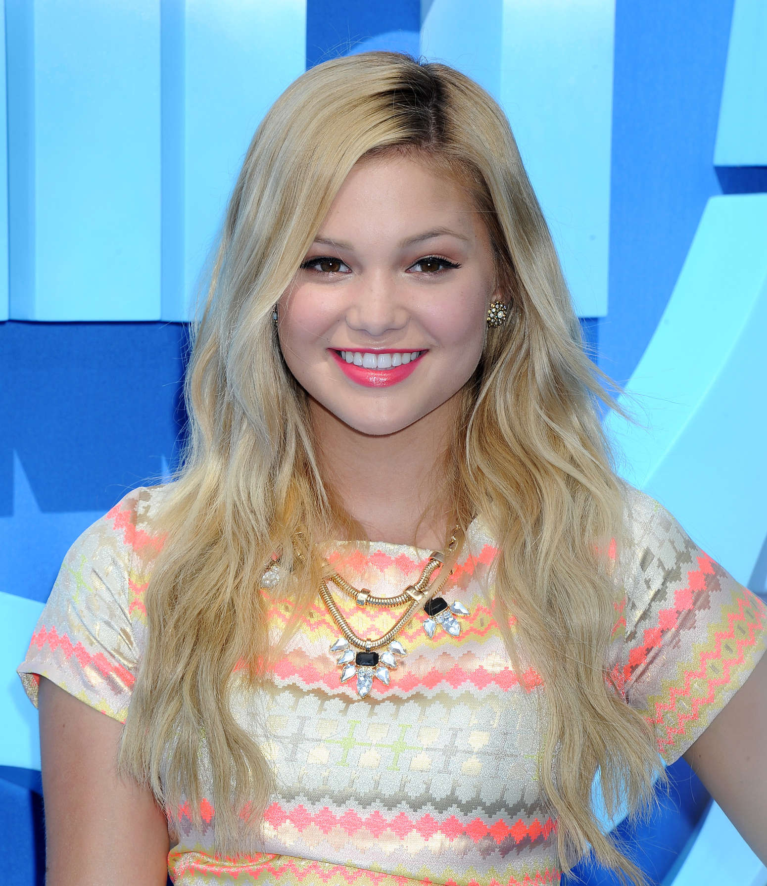 Olivia-Holt-2