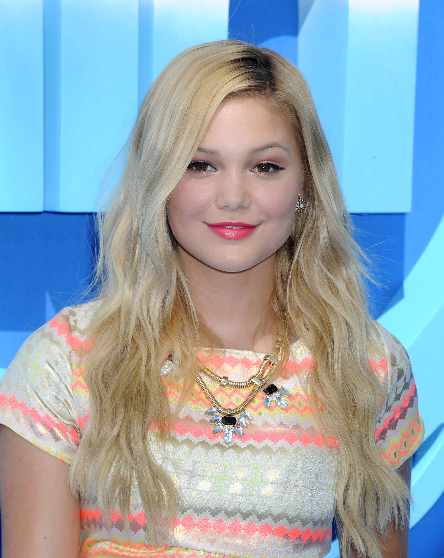Olivia-Holt-4