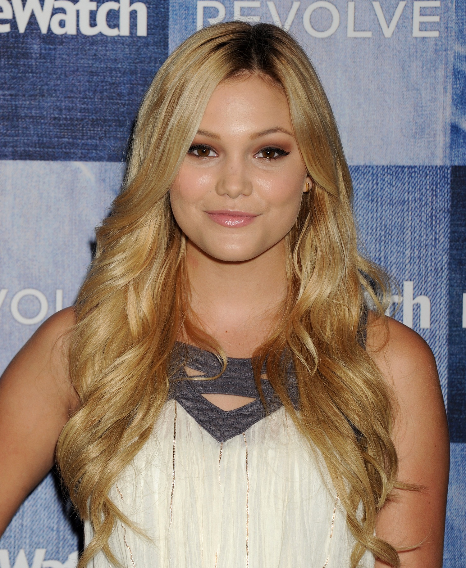 Olivia-Holt-509