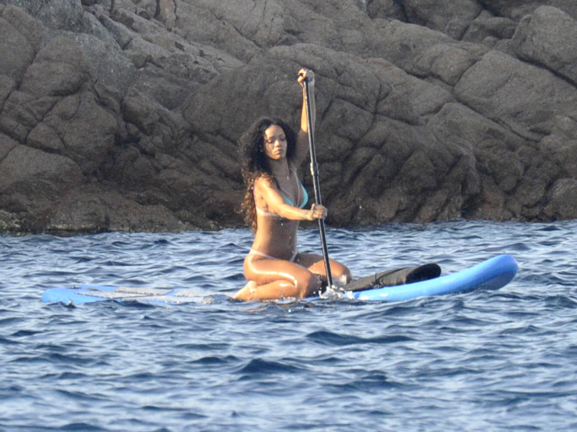 Rihanna-14