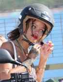 Rihanna-21
