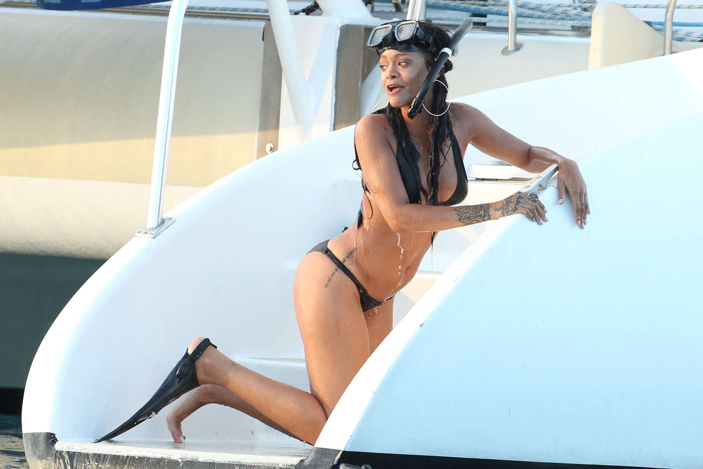Rihanna-Hot-520