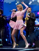 Taylor-Swift-604