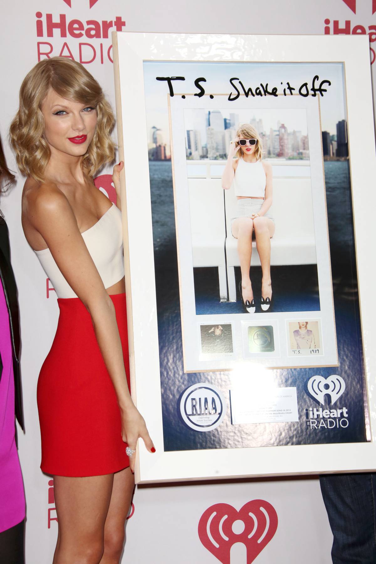 Taylor-Swift-615