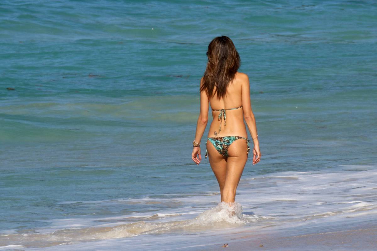 Alessandra-Ambrosio-6
