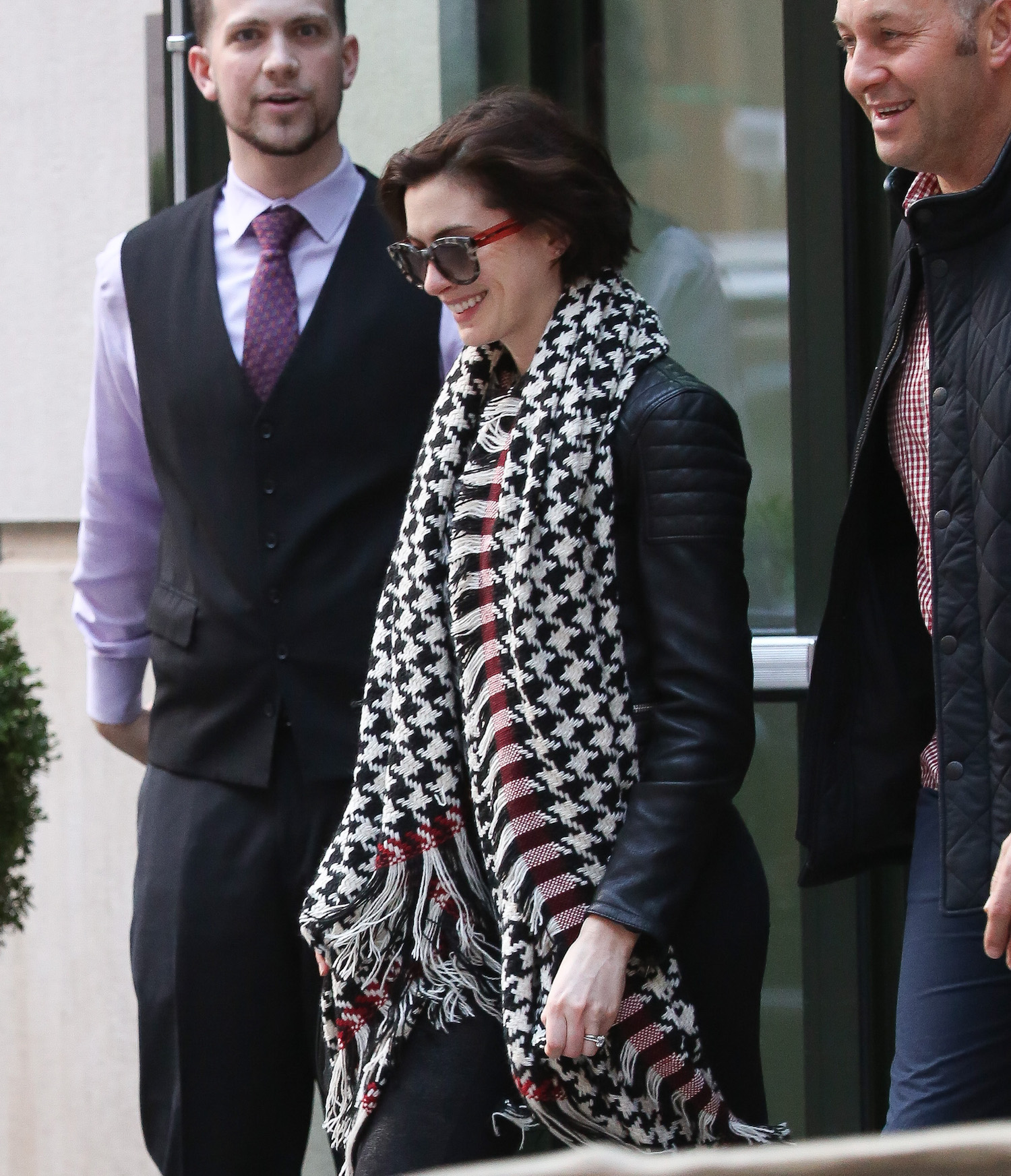 Anne-Hathaway-Booty-1