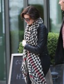 Anne-Hathaway-Booty-2