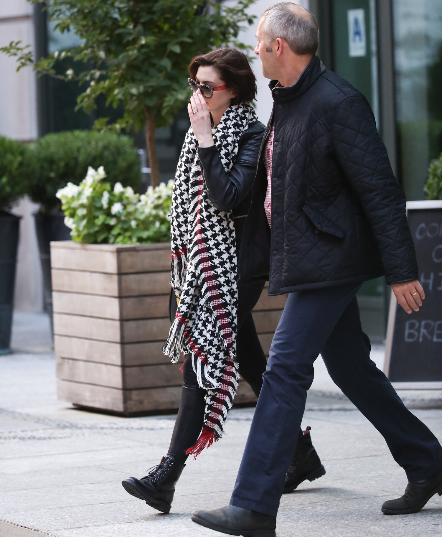 Anne-Hathaway-Booty-3