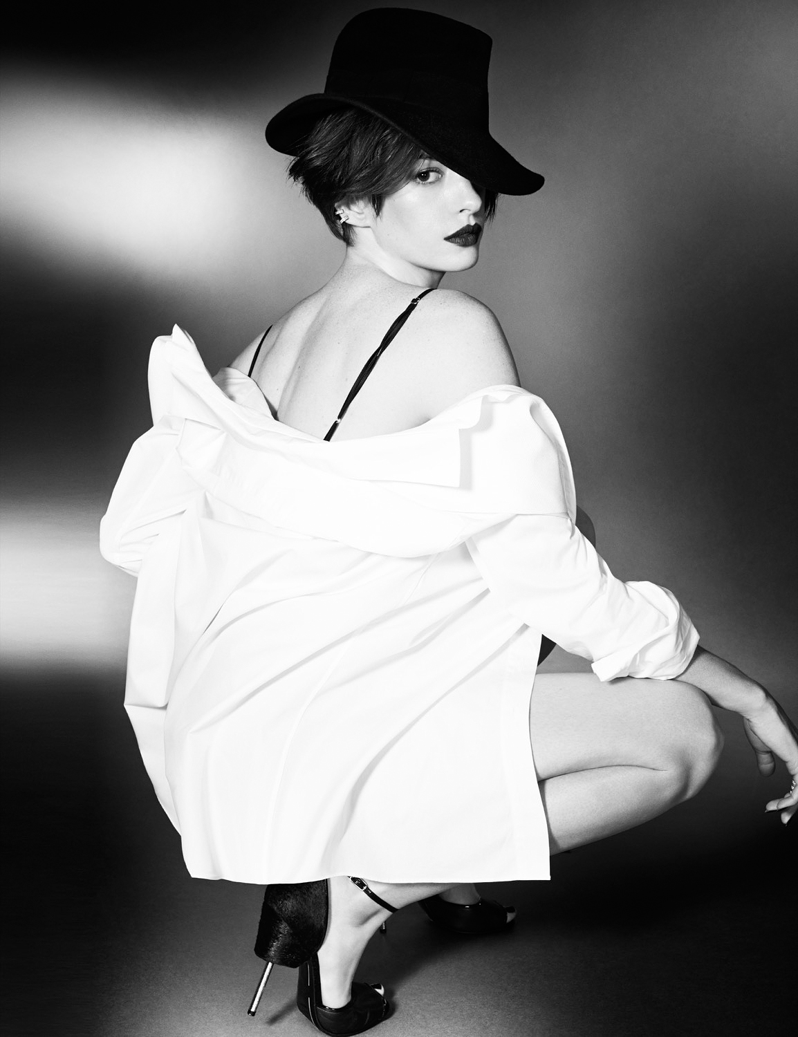 Anne-Hathaway-Elle-UK-2014-2