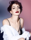 Anne-Hathaway-Elle-UK-2014-9