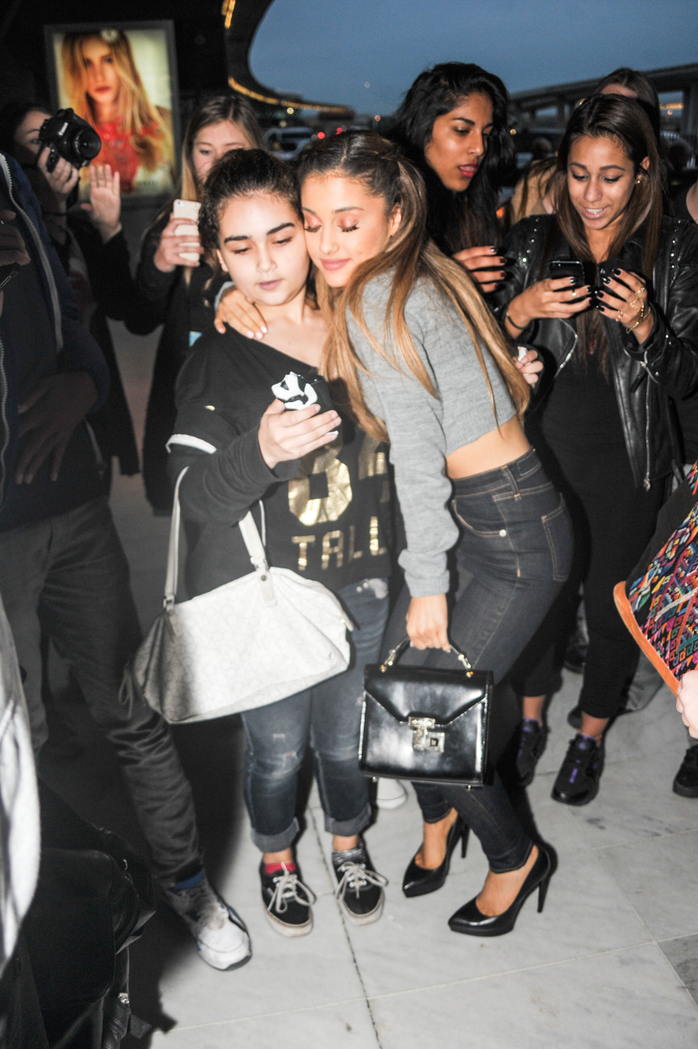 Ariana-Grande-523