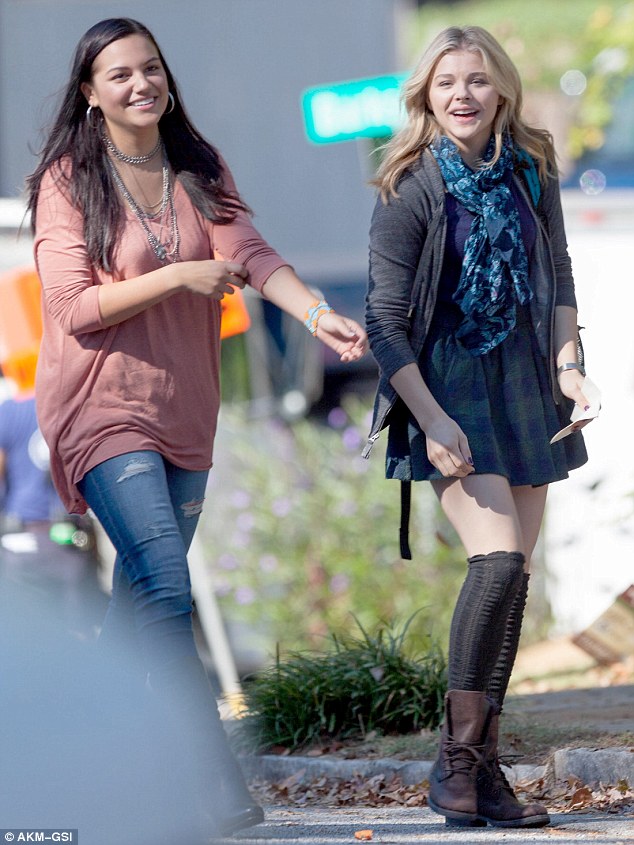 Chloe-Moretz-in-School-Uniform-2