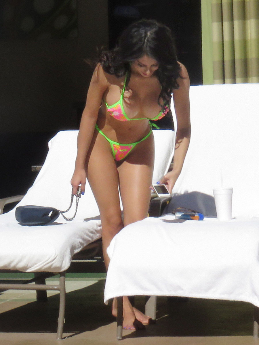Spanish model Cynthia Escobar shows off her curves to other hotel guests in Las Vegas