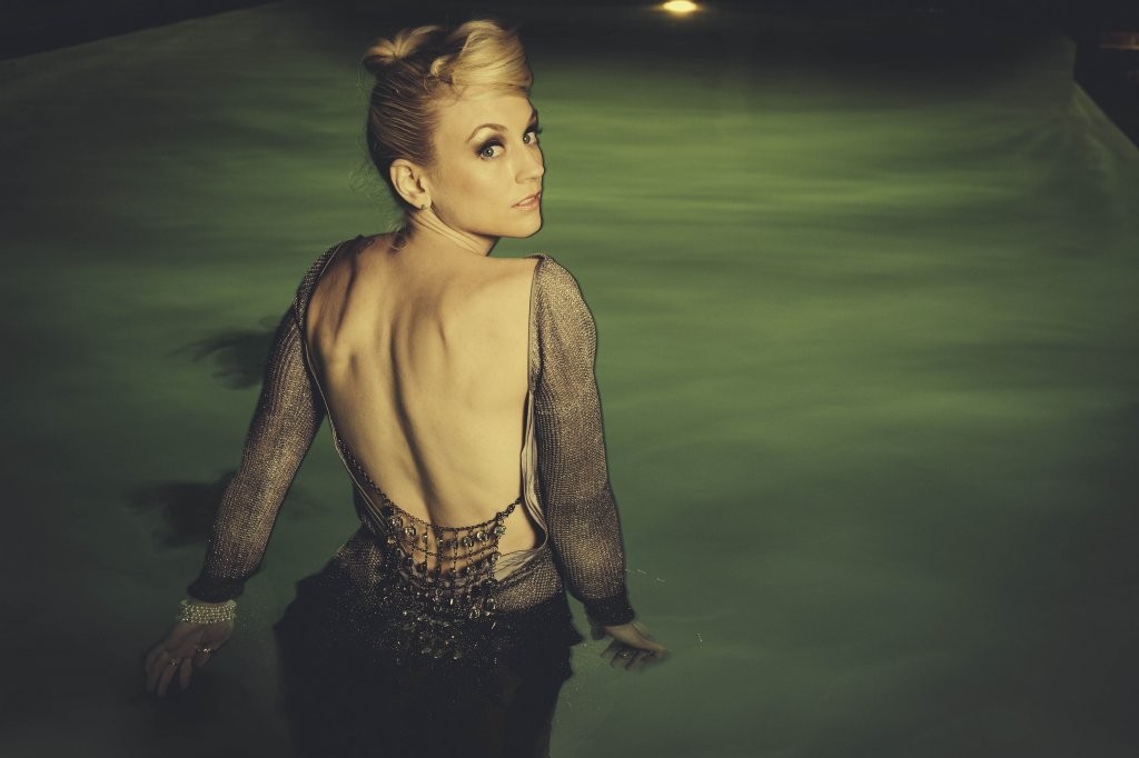 Emily-Kinney-6