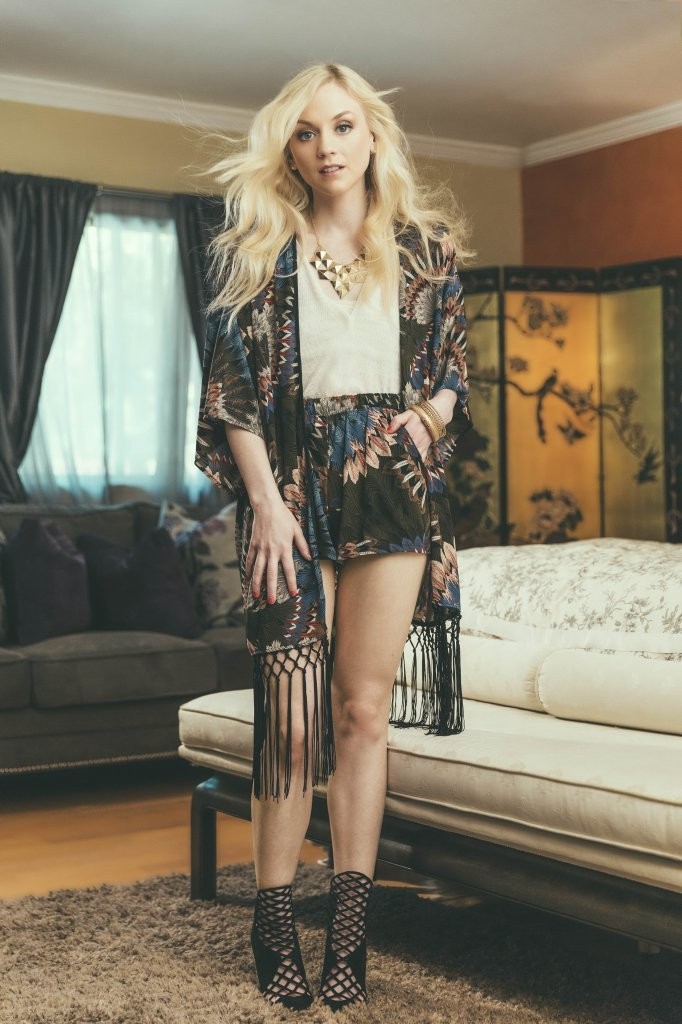 Emily-Kinney-8