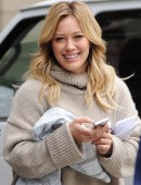 Hilary-Duff-Leggy-1