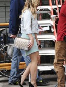 Hilary-Duff-Leggy-2