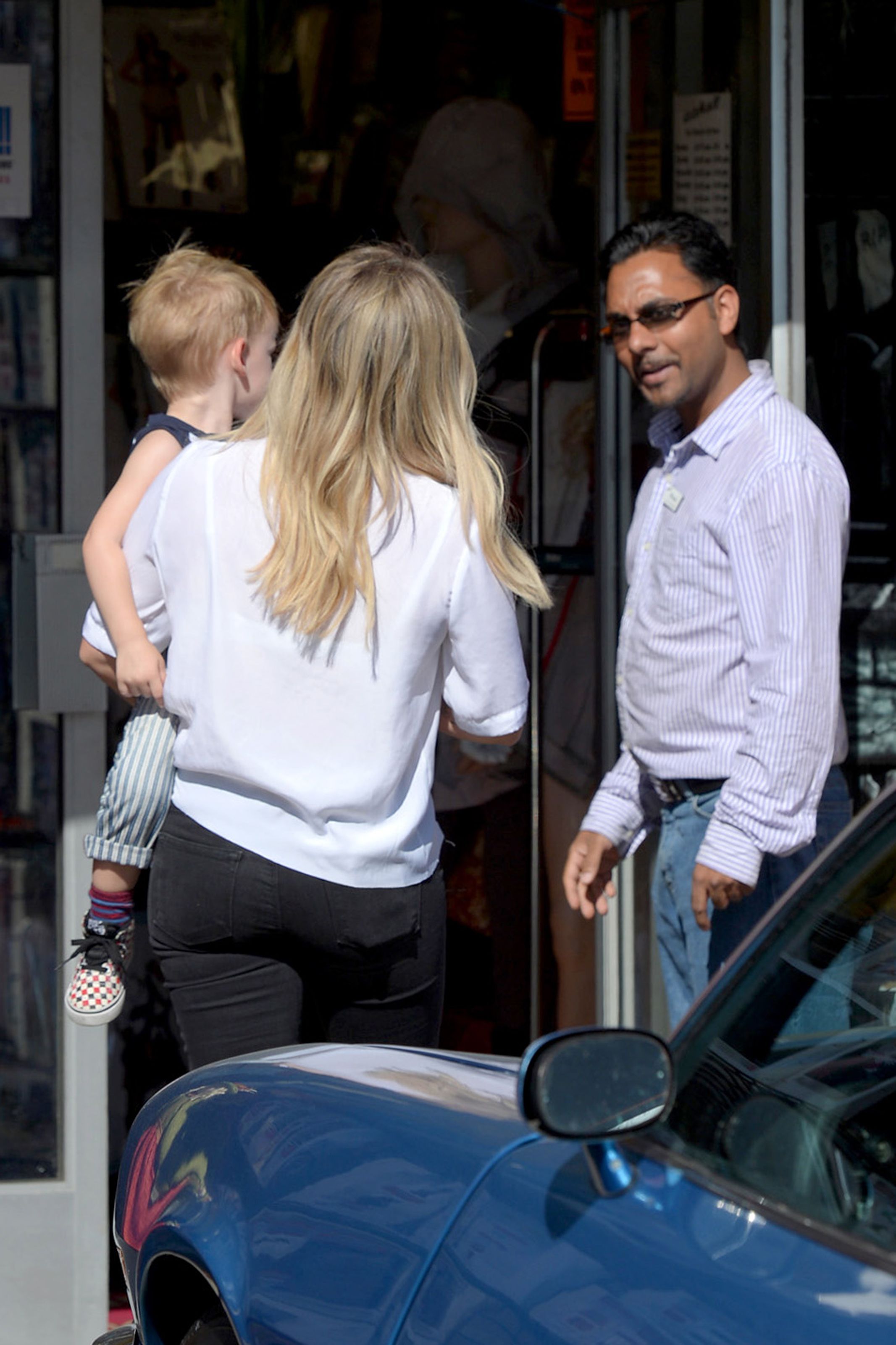 Hilary-Duff-Shopping-LA-2