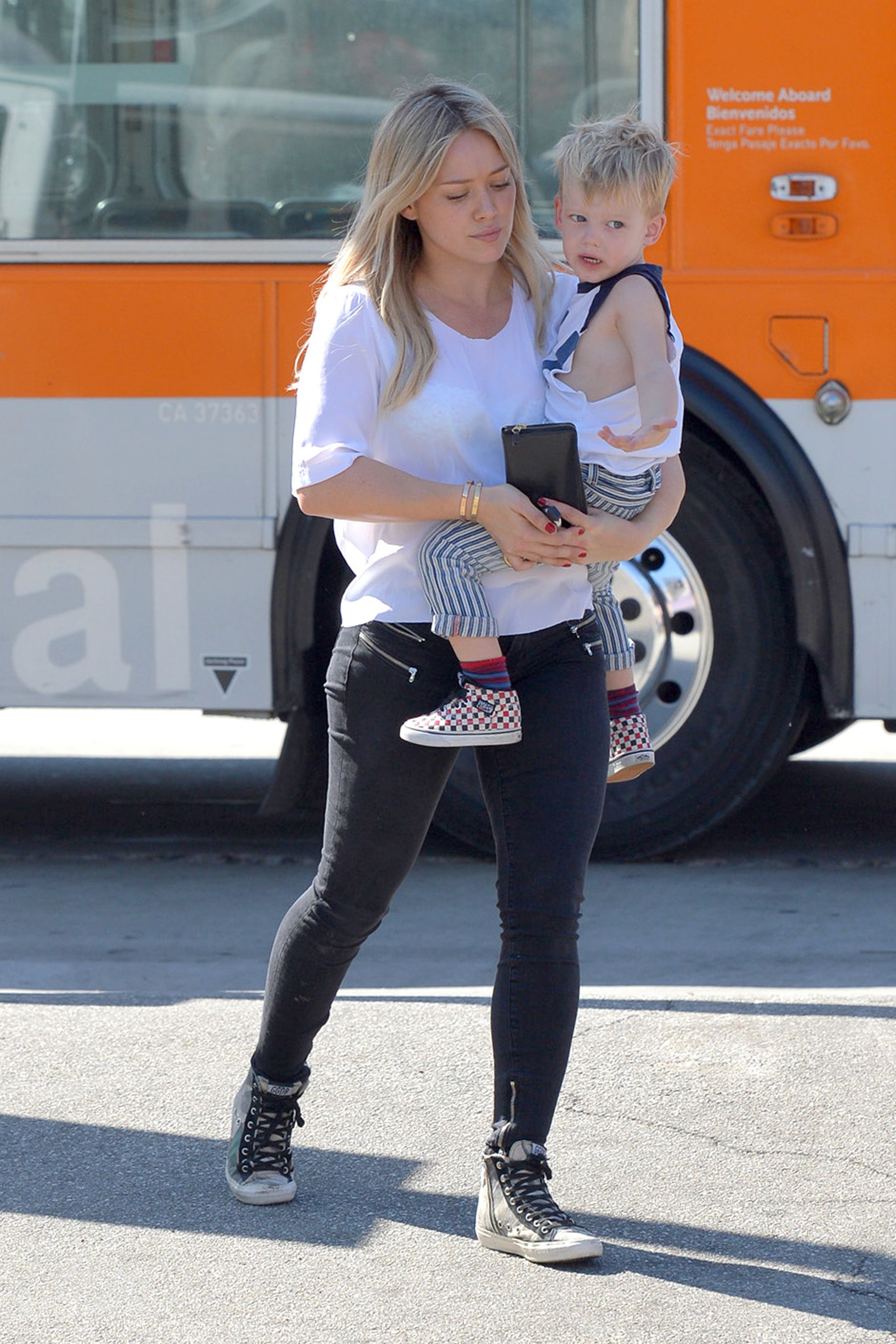 Hilary-Duff-Shopping-LA-4
