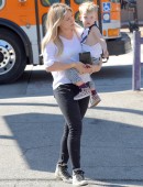 Hilary-Duff-Shopping-LA-5