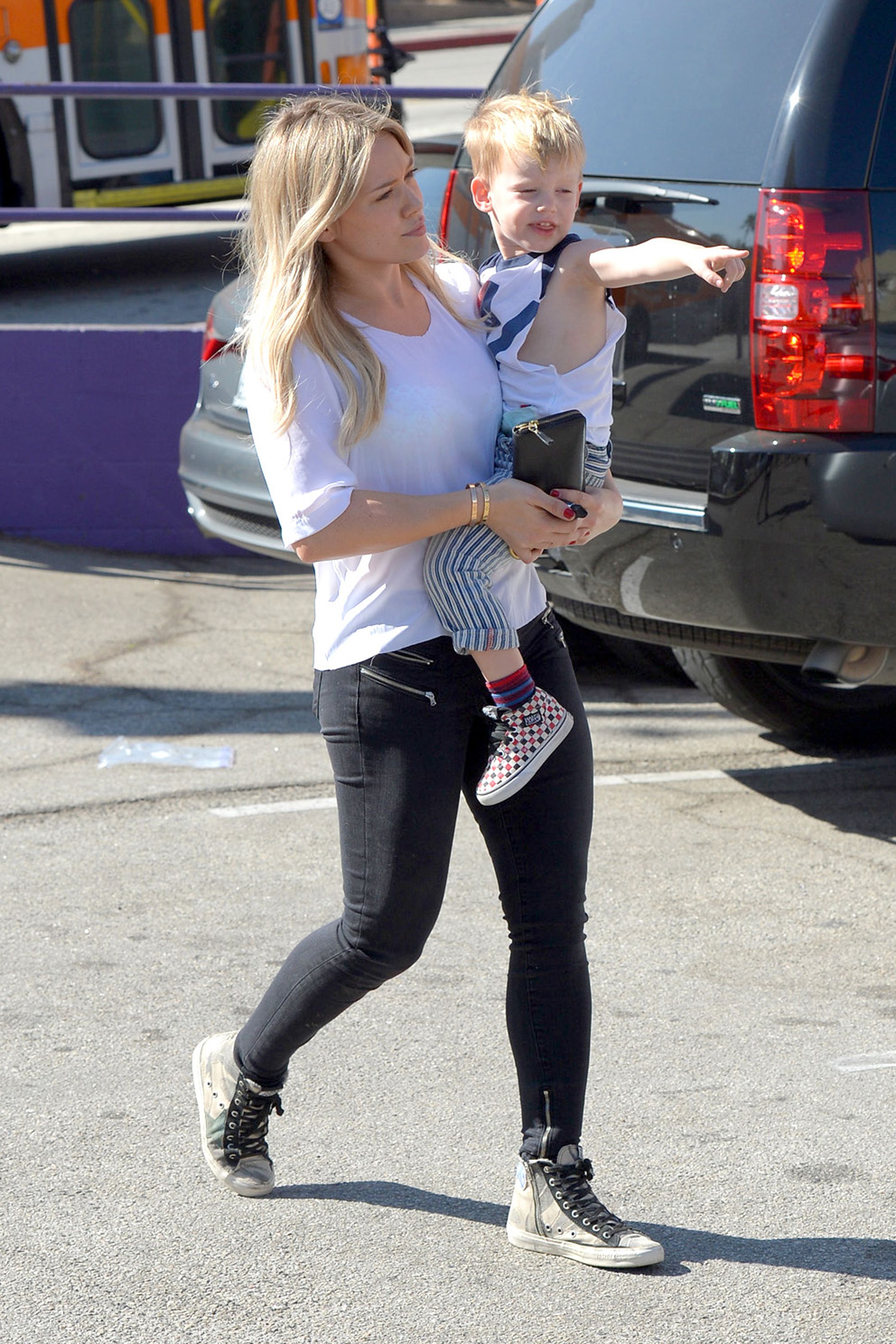 Hilary-Duff-Shopping-LA-7