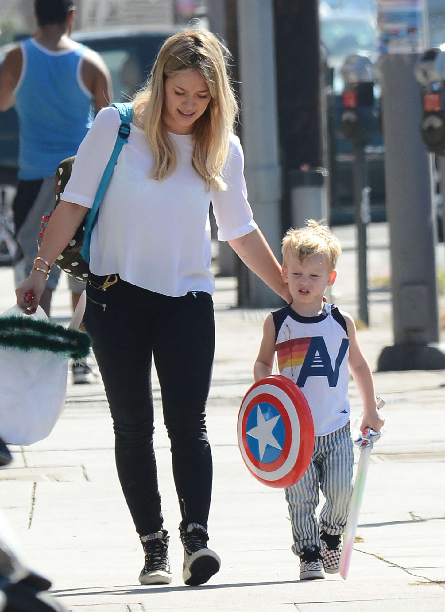 Hilary-Duff-Shopping-LA-8