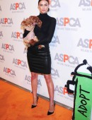 Irina-Shayk-Booty-in-Leather-Skirt-8
