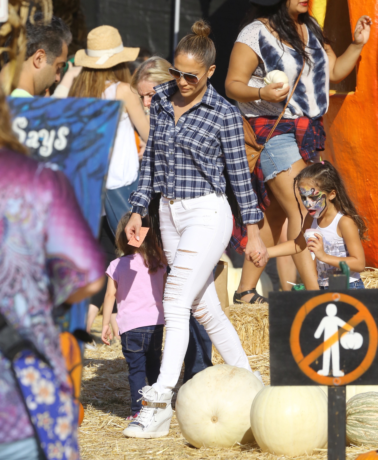 Jennifer Lopez and her twins at the pumpkin patch Pt 3