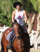 Kaley-Cuoco-Riding-Horse-LA-2