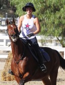 Kaley-Cuoco-Riding-Horse-LA-3