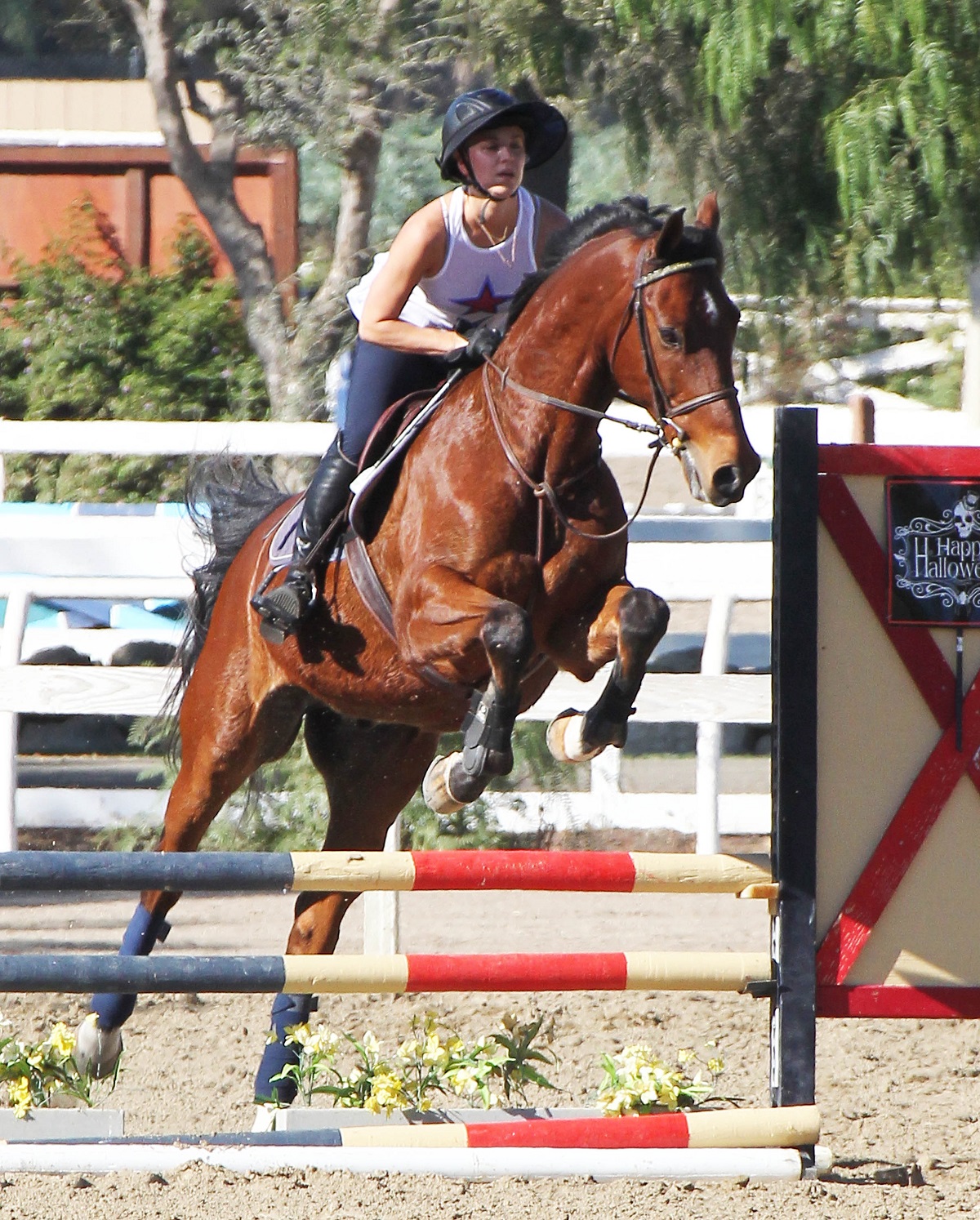 Kaley-Cuoco-Riding-Horse-LA-4