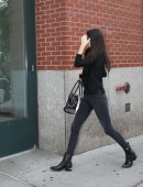 Kendall-Jenner-Booty-in-Jeans-104