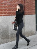 Kendall-Jenner-Booty-in-Jeans-105