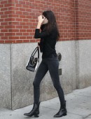 Kendall-Jenner-Booty-in-Jeans-109