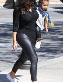 Kim-Kardashian-in-Leggings-6
