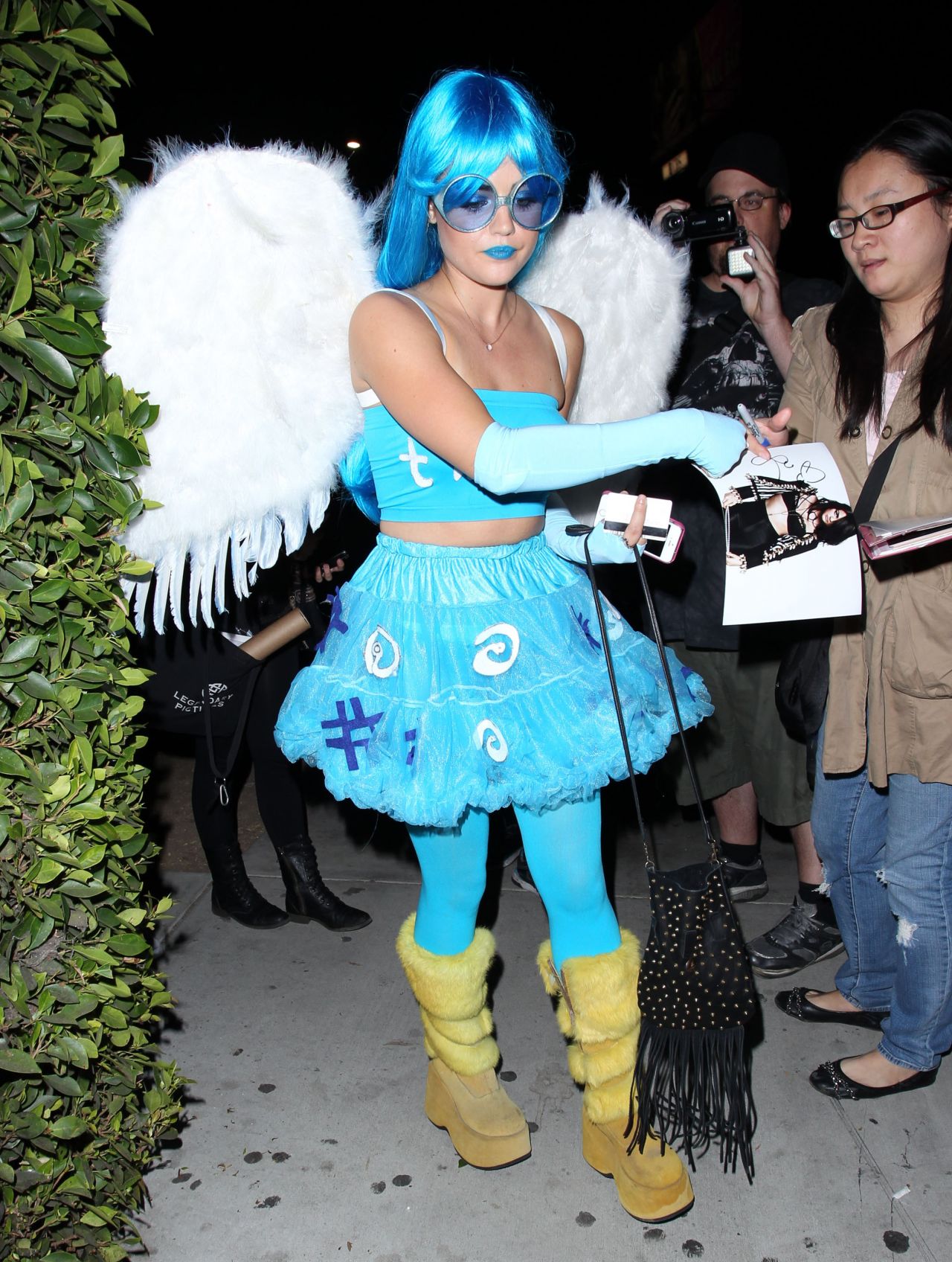 Lucy-Hale-902