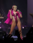 Miley-Cyrus-Bangerz-Tour-Adelaide-13