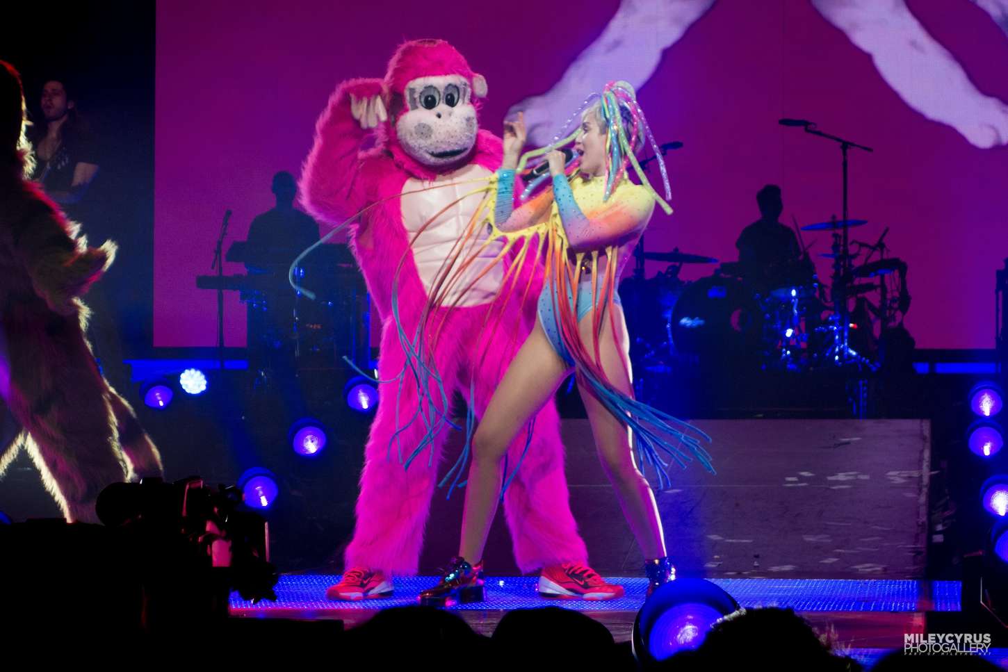 Miley-Cyrus-Bangerz-Tour-Adelaide-5