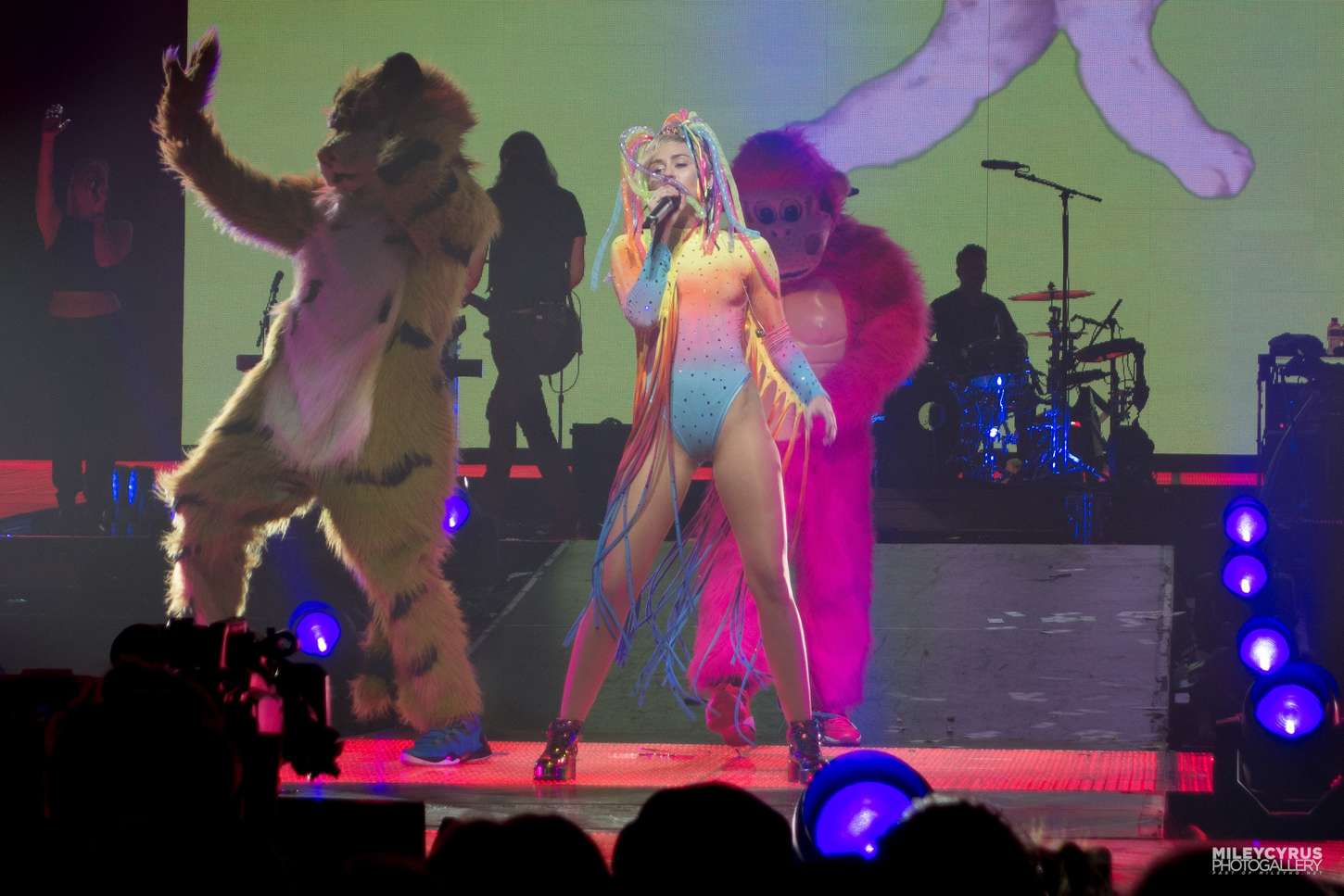 Miley-Cyrus-Bangerz-Tour-Adelaide-6