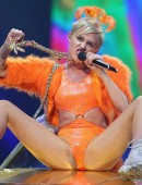 Miley-Cyrus-Bangerz-Tour-Melbourne-4