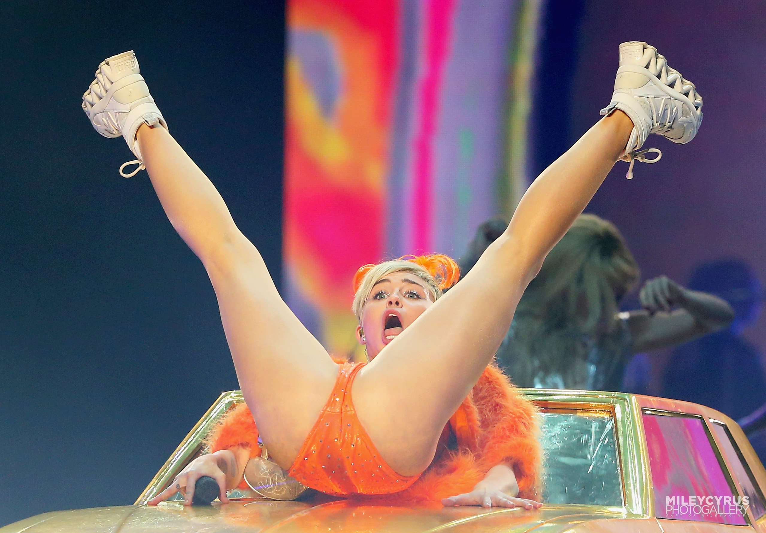Miley-Cyrus-Bangerz-Tour-Melbourne-8