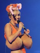 Miley-Cyrus-Bangerz-Tour-Sydney-4